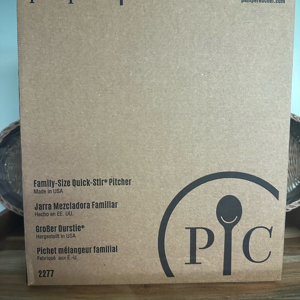 Pampered Chef Family-Size Quick-Stir Pitcher - Tan